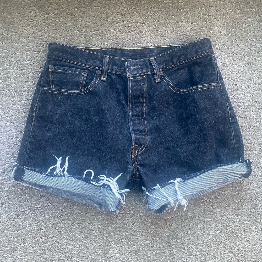 Black cut off Levi jean shorts